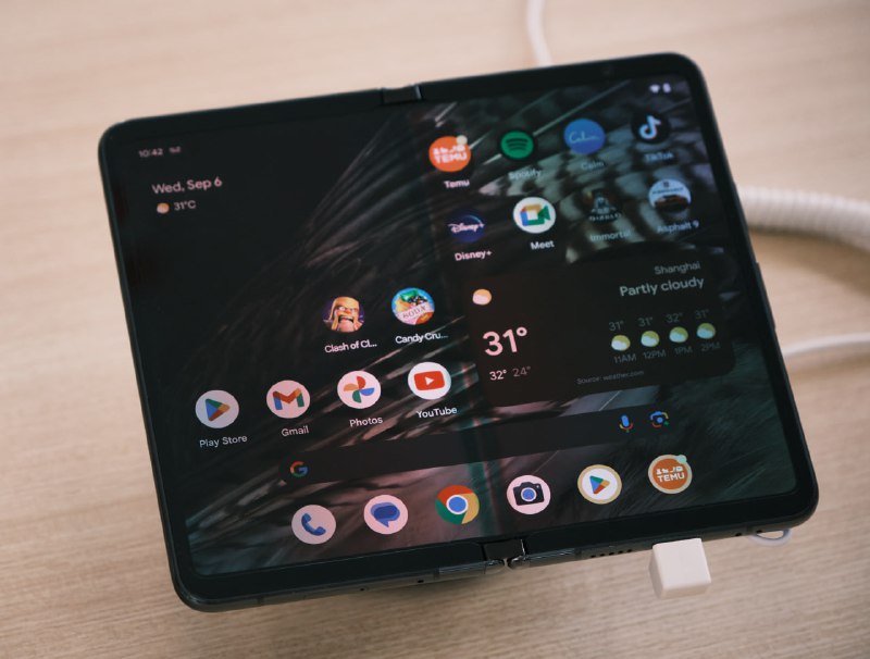 今天开幕的 Google I/O Connect 会场现场有数台 Pixel Fold 与 Pixel tablet 可以体验，这是 Google 今年最新硬件第一次在中国大陆官方展示，在现场的朋友可以去把玩一下👀今天开幕的 Google I/O Connect 会场现场有数台 Pixel Fold 与 Pixel tablet 可以体验，这是 Google 今年最新硬件第一次在中国大陆官方展示，在现场的朋友可以去把玩一下👀